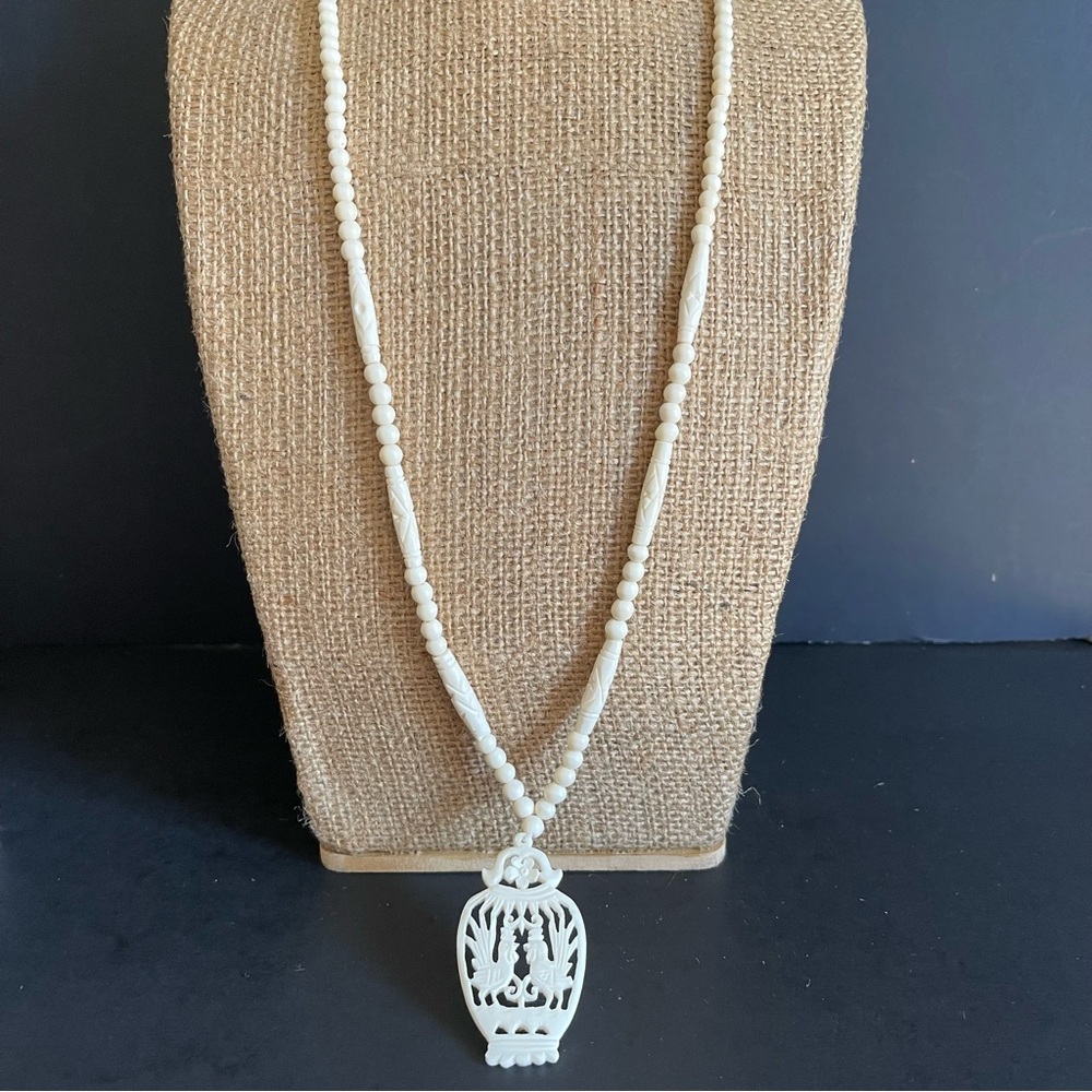 Elegant  Carved bone Pendant Bead Necklace. - Picture 6 of 8